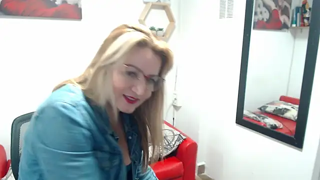 Snapshot of DIVAX_MONSERRAT chatting on December 3, 8:52 pm DIVAX MONSERRAT online show from December 3, 8:52 pm