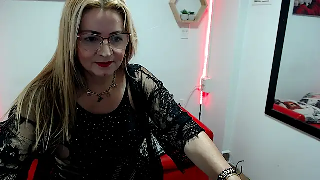 Snapshot of DIVAX_MONSERRAT chatting on October 7, 8:32 pm DIVAX MONSERRAT online show from October 7, 8:32 pm