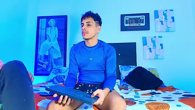 Snapshot of Luke_Stone chatting on October 27, 9:38 pm Luke Stone online show from October 27, 9:38 pm