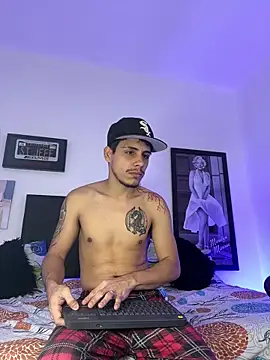 Snapshot of Luke_Stone chatting on October 19, 6:32 pm Luke Stone online show from October 19, 6:32 pm