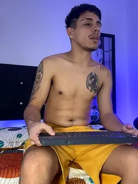 Snapshot of Luke_Stone chatting on November 1, 6:35 pm Luke Stone online show from November 1, 6:35 pm