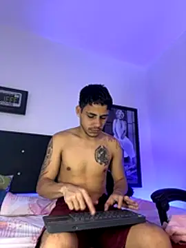 Snapshot of Luke_Stone chatting on November 7, 6:12 pm Luke Stone online show from November 7, 6:12 pm