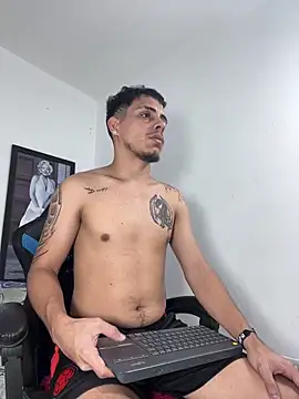 Luke Stone online show from April 5, 7:20 pm