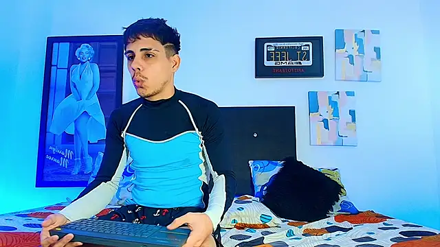 Snapshot of Luke_Stone chatting on October 28, 6:51 pm Luke Stone online show from October 28, 6:51 pm