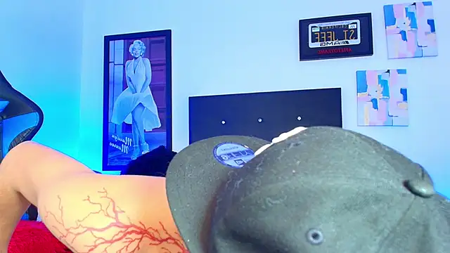 Snapshot of Luke_Stone chatting on October 9, 6:41 pm Luke Stone online show from October 9, 6:41 pm