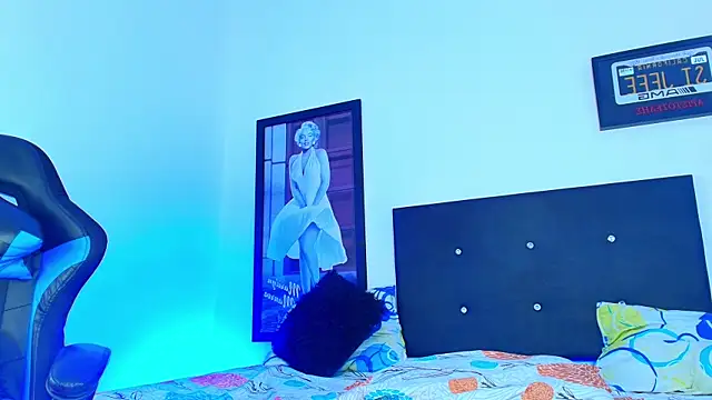 Snapshot of Luke_Stone chatting on October 23, 9:57 pm Luke Stone online show from October 23, 9:57 pm