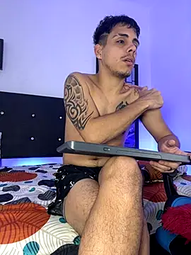 Snapshot of Luke_Stone chatting on October 31, 9:32 pm Luke Stone online show from October 31, 9:32 pm