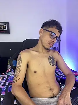 Snapshot of Luke_Stone chatting on September 21, 4:34 pm Luke Stone online show from September 21, 4:34 pm