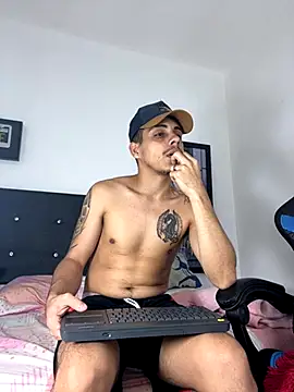 Snapshot of Luke_Stone chatting on November 7, 12:04 am Luke Stone online show from November 7, 12:04 am