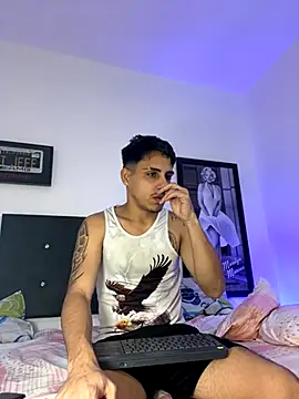 Snapshot of Luke_Stone chatting on November 22, 10:41 pm Luke Stone online show from November 22, 10:41 pm