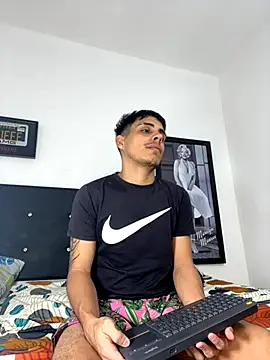 Snapshot of Luke_Stone chatting on November 26, 9:26 pm Luke Stone online show from November 26, 9:26 pm