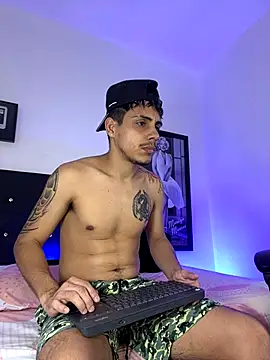 Snapshot of Luke_Stone chatting on November 10, 9:09 pm Luke Stone online show from November 10, 9:09 pm