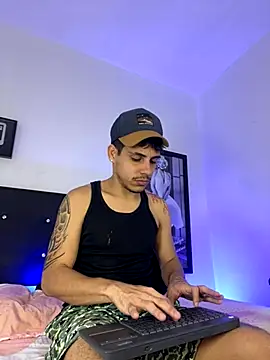 Snapshot of Luke_Stone chatting on November 12, 9:29 pm Luke Stone online show from November 12, 9:29 pm