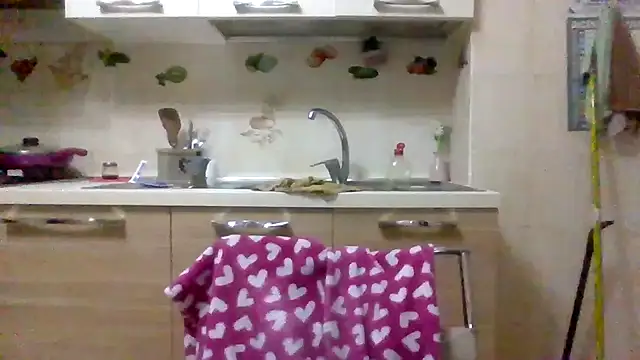 Snapshot of Kelly80 chatting on December 4, 5:06 am Kelly80 online show from December 4, 5:06 am