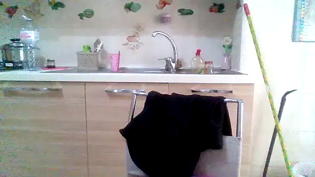 Snapshot of Kelly80 chatting on November 20, 8:37 am Kelly80 online show from November 20, 8:37 am