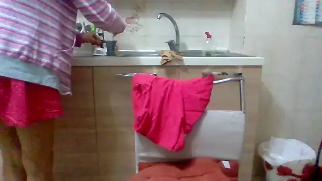 Snapshot of Kelly80 chatting on October 2, 3:10 am Kelly80 online show from October 2, 3:10 am