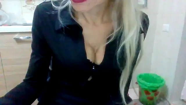 Snapshot of Kelly80 chatting on October 22, 4:28 pm Kelly80 online show from October 22, 4:28 pm