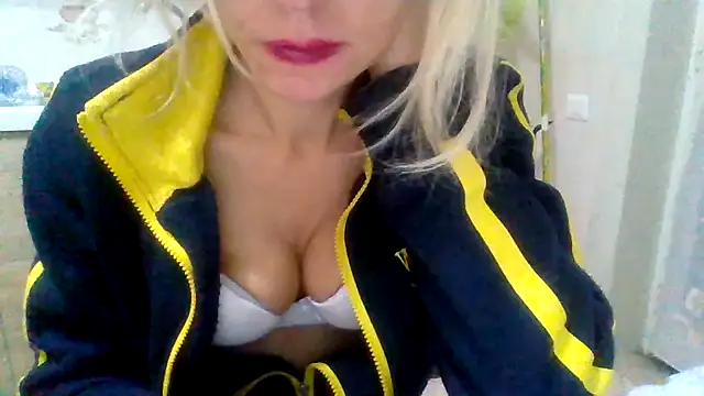 Snapshot of Kelly80 chatting on November 26, 4:18 pm Kelly80 online show from November 26, 4:18 pm