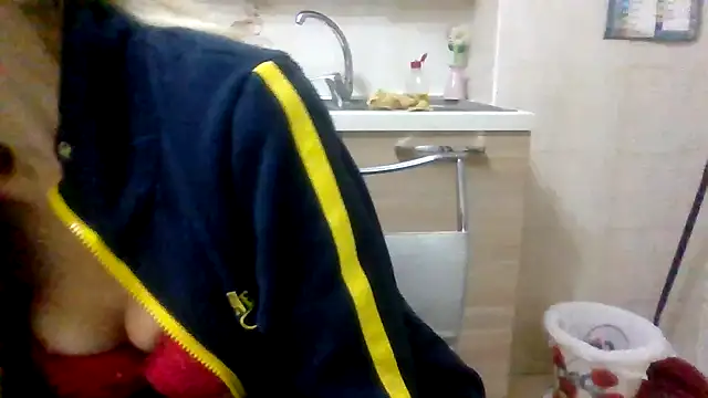 Snapshot of Kelly80 chatting on November 24, 3:50 am Kelly80 online show from November 24, 3:50 am