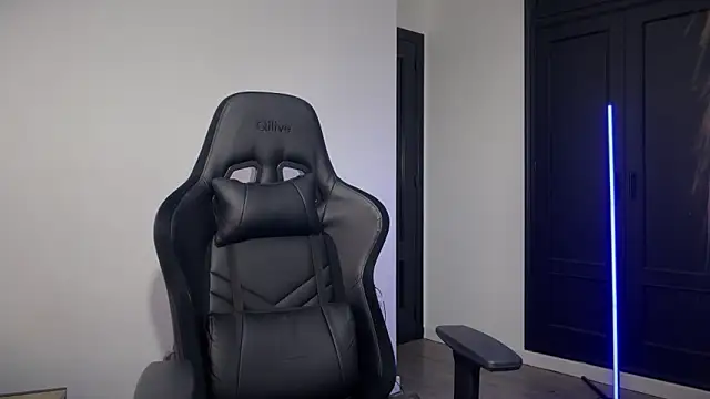 Snapshot of s_meow chatting on November 6, 10:36 pm s meow online show from November 6, 10:36 pm