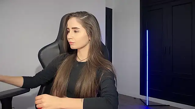 Snapshot of s_meow chatting on November 2, 12:37 am s meow online show from November 2, 12:37 am