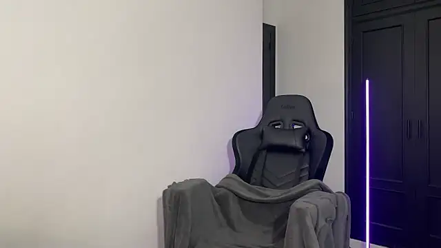 s meow online show from December 18, 9:07 pm