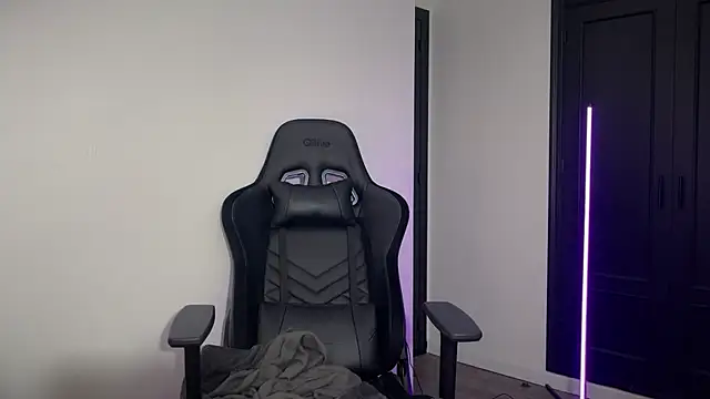 Snapshot of s_meow chatting on November 28, 10:21 pm s meow online show from November 28, 10:21 pm