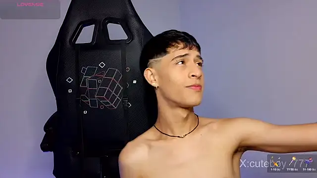 Danny cute 05 online show from November 28, 3:39 am