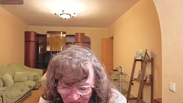 Snapshot of Betty_Brick chatting on May 5, 4:10 pm Betty Brick online show from May 5, 4:10 pm