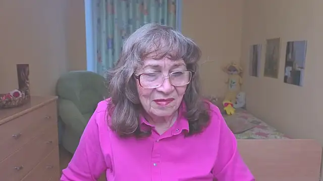 Snapshot of Betty_Brick chatting on May 14, 3:42 pm Betty Brick online show from May 14, 3:42 pm