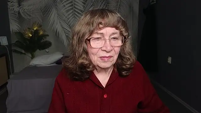 Snapshot of Betty_Brick chatting on April 19, 10:38 am Betty Brick online show from April 19, 10:38 am