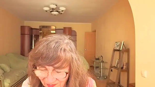 Snapshot of Betty_Brick chatting on May 4, 11:02 am Betty Brick online show from May 4, 11:02 am