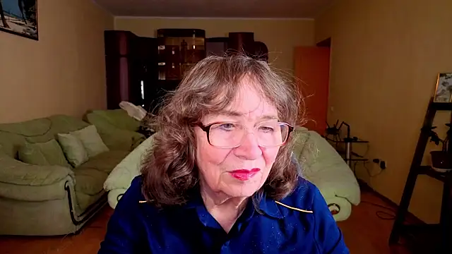 Betty Brick online show from December 3, 5:30 am