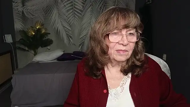 Snapshot of Betty_Brick chatting on April 19, 6:10 pm Betty Brick online show from April 19, 6:10 pm