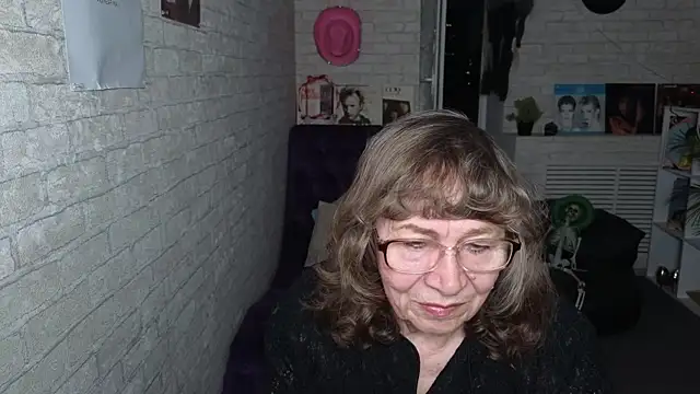 Snapshot of Betty_Brick chatting on May 22, 6:06 pm Betty Brick online show from May 22, 6:06 pm