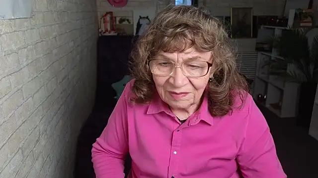 Snapshot of Betty_Brick chatting on May 30, 4:56 pm Betty Brick online show from May 30, 4:56 pm