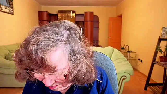 Betty Brick online show from December 2, 5:03 pm