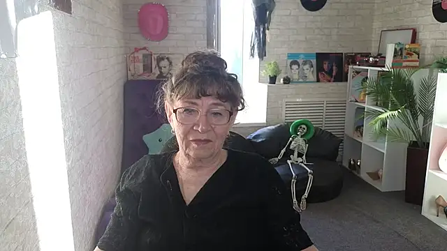 Snapshot of Betty_Brick chatting on May 23, 3:33 pm Betty Brick online show from May 23, 3:33 pm