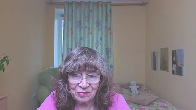 Snapshot of Betty_Brick chatting on May 7, 12:52 pm Betty Brick online show from May 7, 12:52 pm