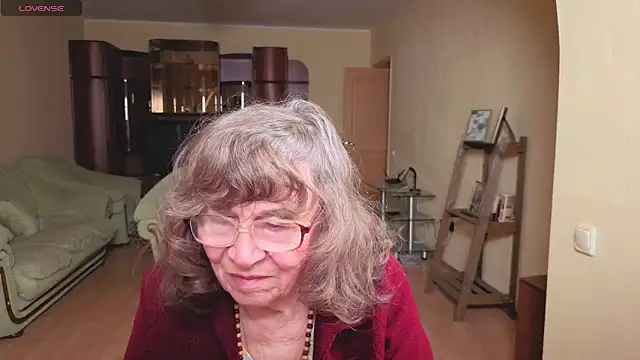 Snapshot of Betty_Brick chatting on April 29, 5:30 pm Betty Brick online show from April 29, 5:30 pm