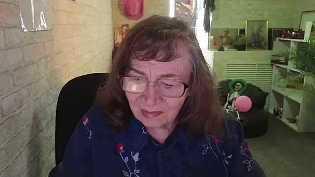 Snapshot of Betty_Brick chatting on May 31, 2:12 pm Betty Brick online show from May 31, 2:12 pm