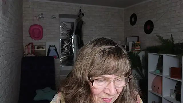 Snapshot of Betty_Brick chatting on May 26, 3:54 pm Betty Brick online show from May 26, 3:54 pm
