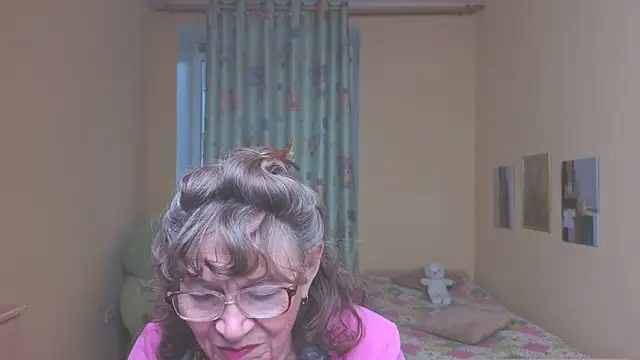 Snapshot of Betty_Brick chatting on May 6, 4:11 pm Betty Brick online show from May 6, 4:11 pm