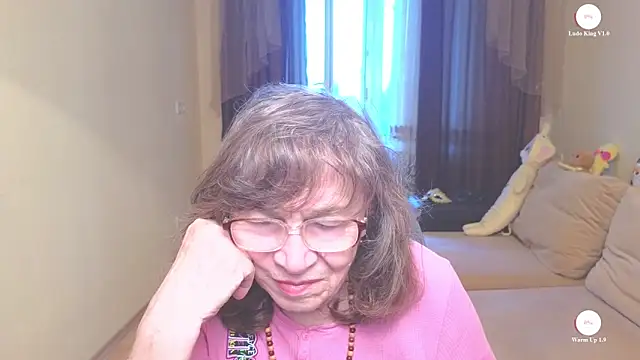 Snapshot of Betty_Brick chatting on May 9, 2:53 pm Betty Brick online show from May 9, 2:53 pm