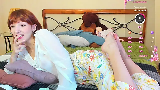 Snapshot of flatter-shy chatting on October 21, 6:46 am flatter-shy online show from October 21, 6:46 am