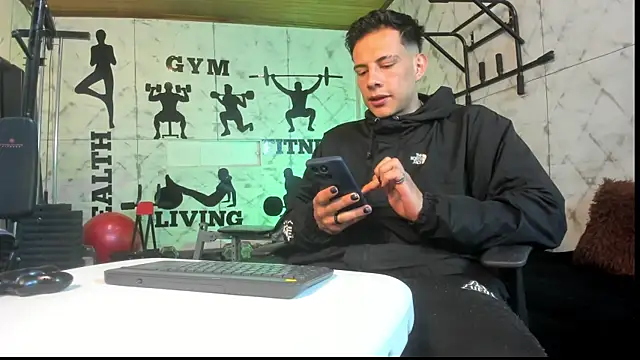 Snapshot of Dustin_Sonne chatting on June 12, 3:37 am Dustin Sonne online show from June 12, 3:37 am
