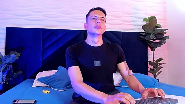 Dustin Sonne online show from December 4, 3:49 am