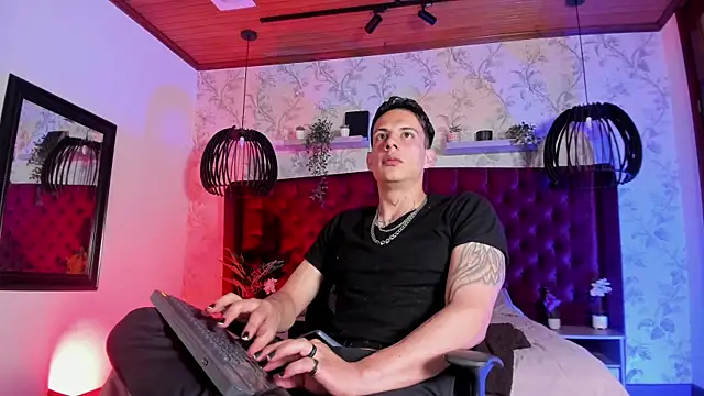 Snapshot of Dustin_Sonne chatting on June 26, 3:45 am Dustin Sonne online show from June 26, 3:45 am