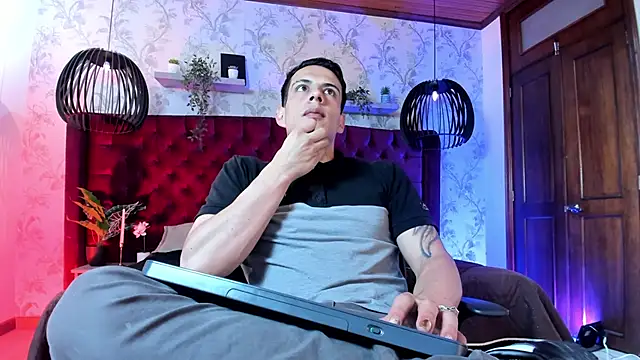 Dustin Sonne online show from May 2, 3:56 am