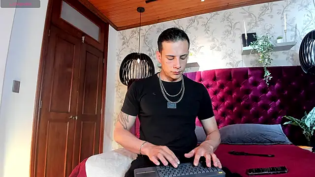 Dustin Sonne online show from November 11, 3:45 am